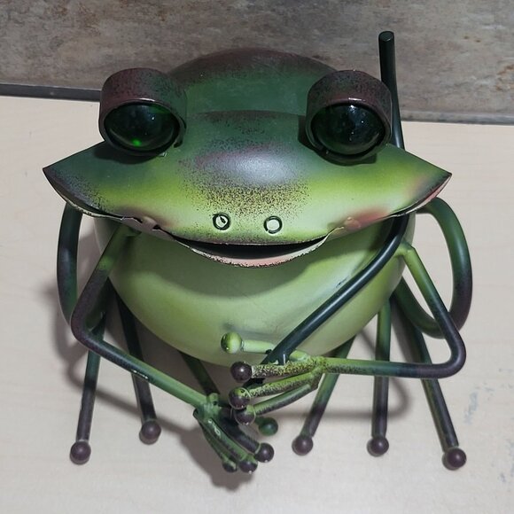 Green Metal Frog Figurine Decorative Garden Sculpture - Picture 4 of 11